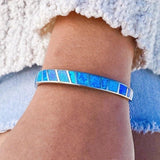 Armband mit blauem Opal in Weißgold