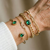 Armband mit grünen Kristallen