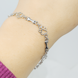 Armband mit Hundepfoten- und Knochen-Anhängern in Weißgold