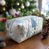 Gesteppte Kosmetiktasche mit weihnachtlicher Atmosphäre