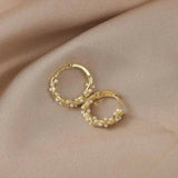 Elegante Ohrringe mit runden Perlen