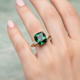 Eleganter quadratischer Ring mit Smaragd