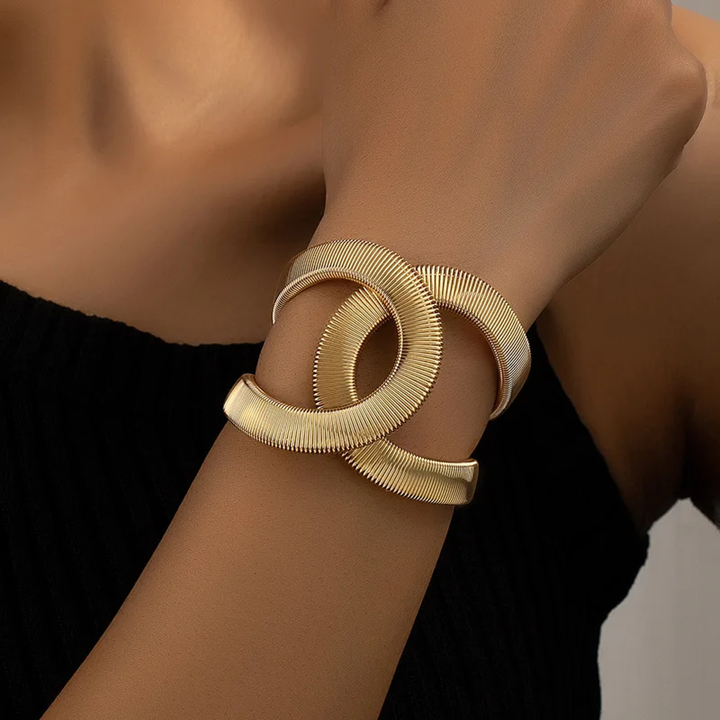 Elegantes doppeltes Goldarmband