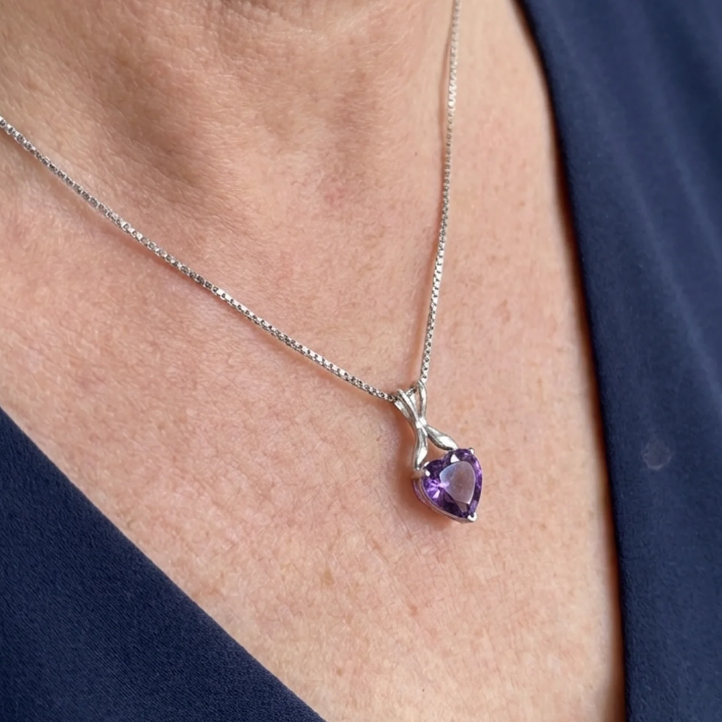 Halskette Herz in Violett | Weißgold