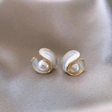 Luxuriöse Ohrhänger mit weißem Opal und Perlen in Gold