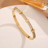 Offenes geometrisches Armband mit zwei Reihen Zirkonia