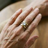 Retro-Ring in Gold mit Mondsteinen