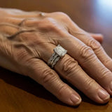Retro-Weißgoldring mit mehreren glänzenden Reihen