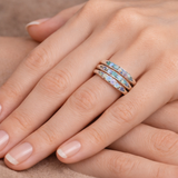 Retro-Weißgoldring mit mehrreihigen blauen Steinen