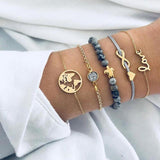 Set aus glitzernden Armbändern