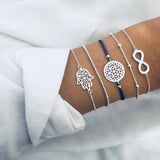 Set aus glitzernden Armbändern