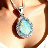 Tropfen-Halskette mit leuchtend blauem Opal
