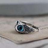 Verstellbarer Eulenring mit Opal in Weißgold