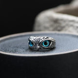 Verstellbarer Eulenring mit Opal in Weißgold
