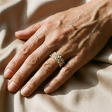 Verstellbarer Retro-Ring mit Perlen und goldenen Kristallen