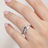 Verstellbarer Ring „Umarmung“ in Weißgold